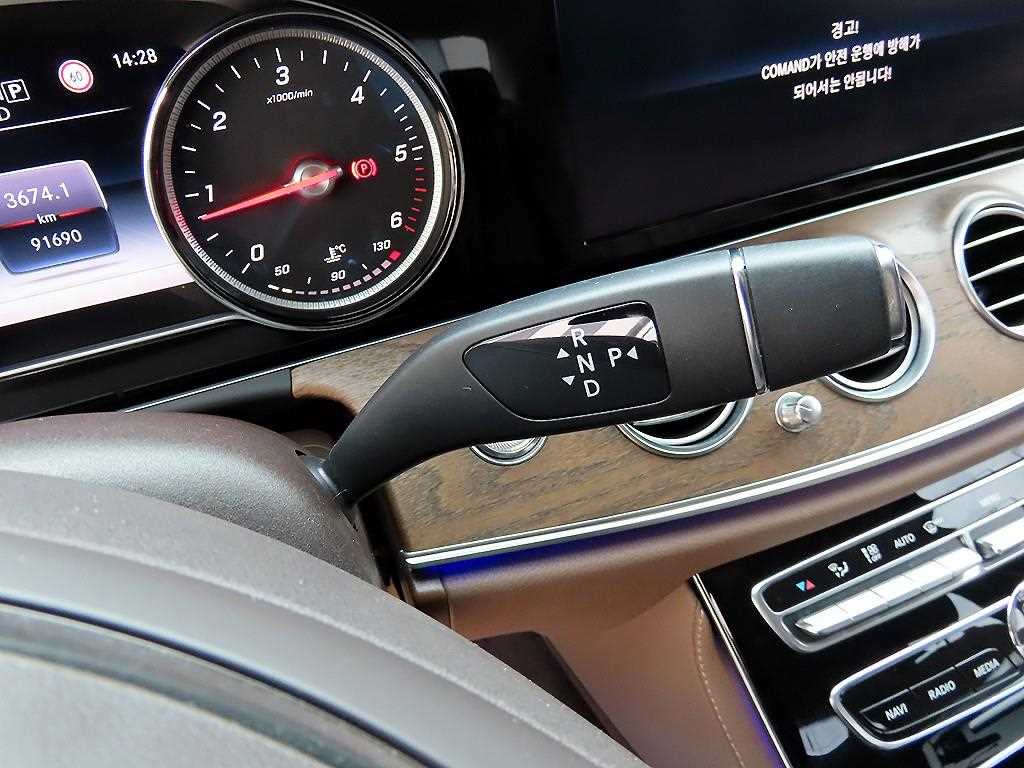 Mercedes Benz E class - Vista 11
