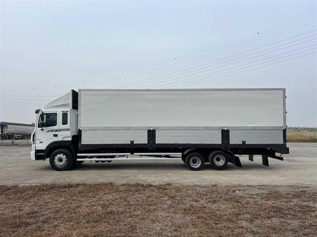 medium and large cargo truck - Vista 5