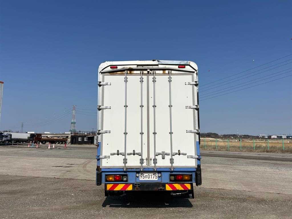 medium and large cargo truck - Vista 6