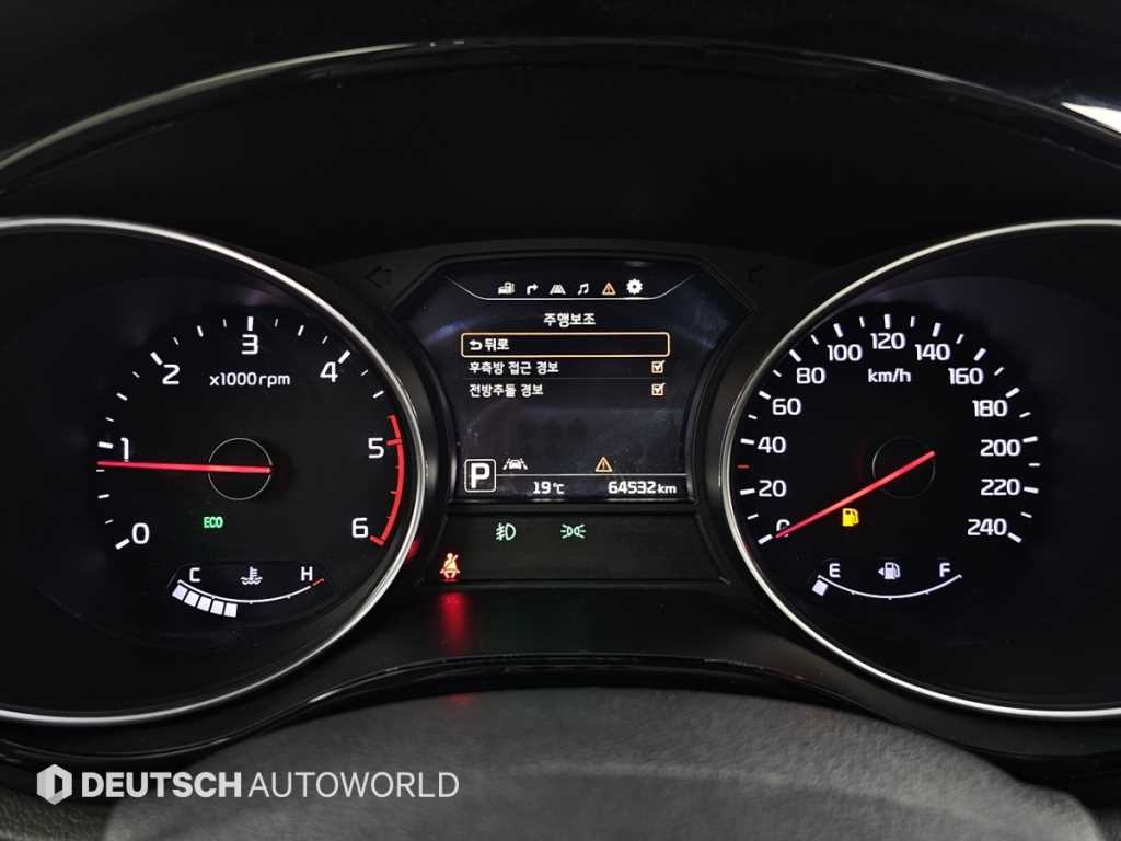 KIA Carnival - Vista 8