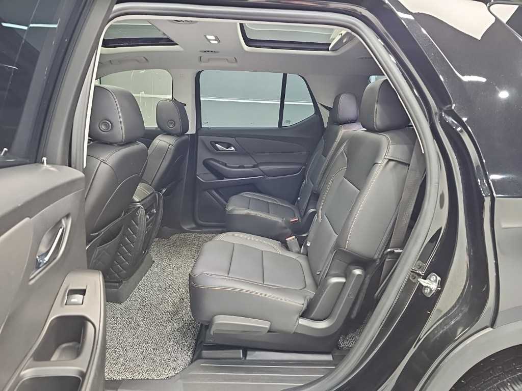 Chevrolet Travers - Vista 12