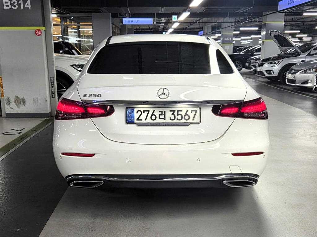 Mercedes Benz E class - Vista 3