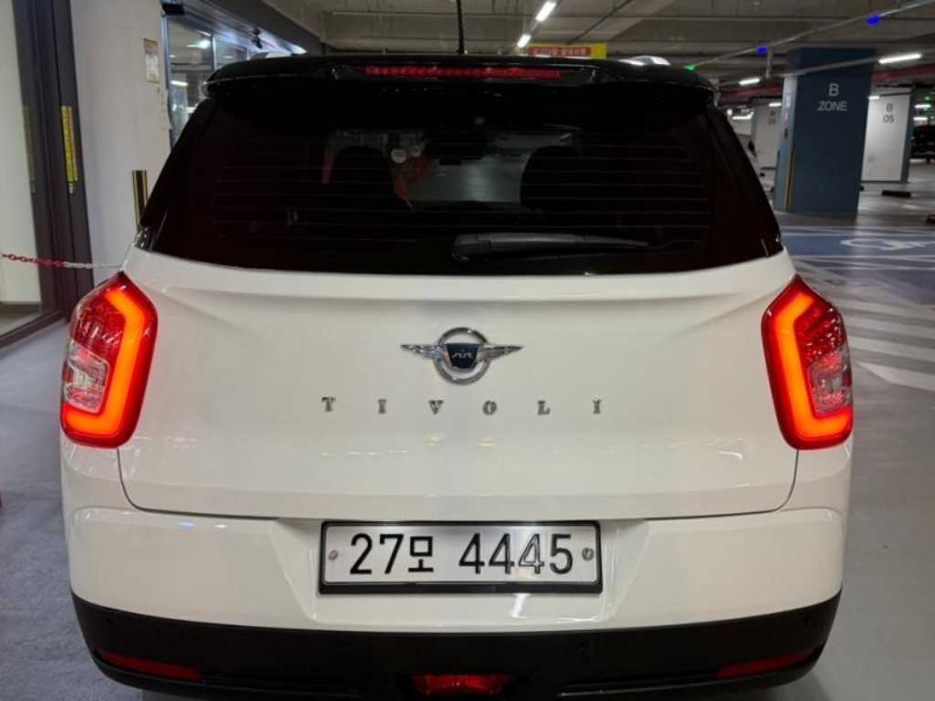 Ssangyong Tivoli - Vista 5
