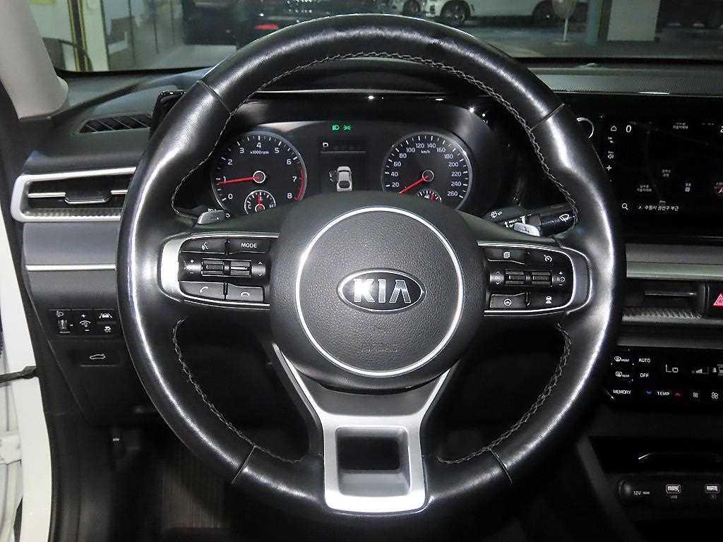 KIA K5 - Vista 8