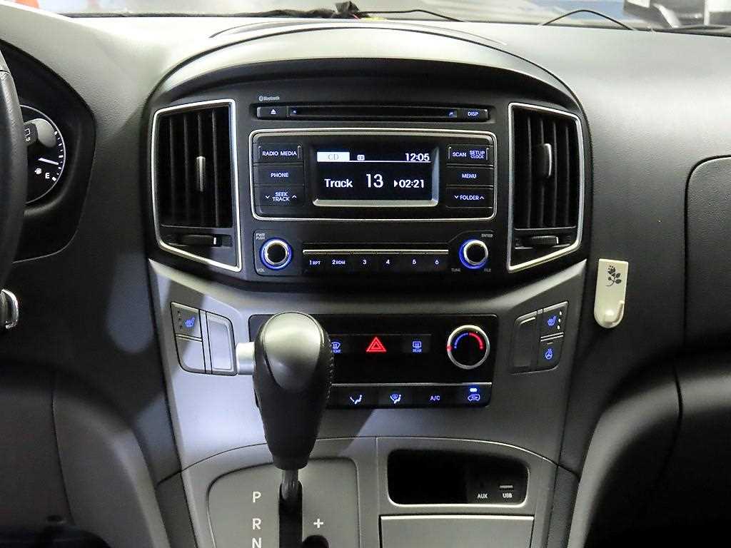 HYUNDAI Starex - Vista 11