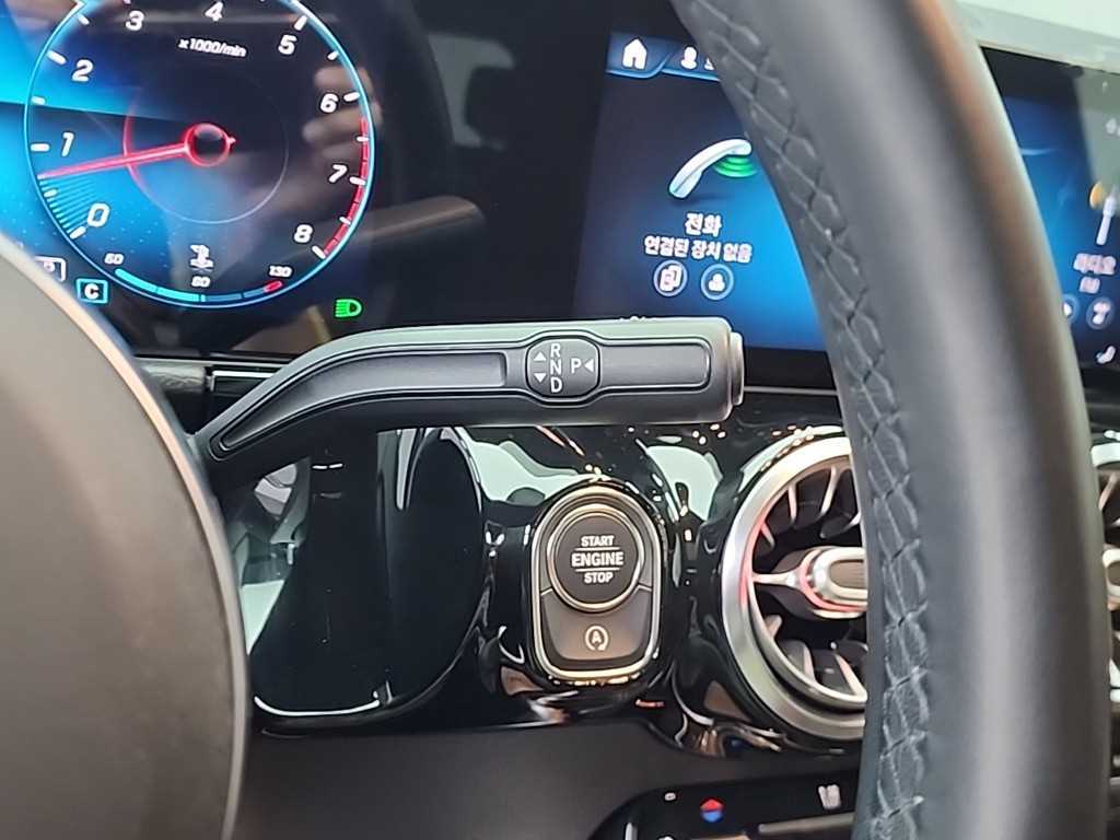 Mercedes Benz GLA Class - Vista 8