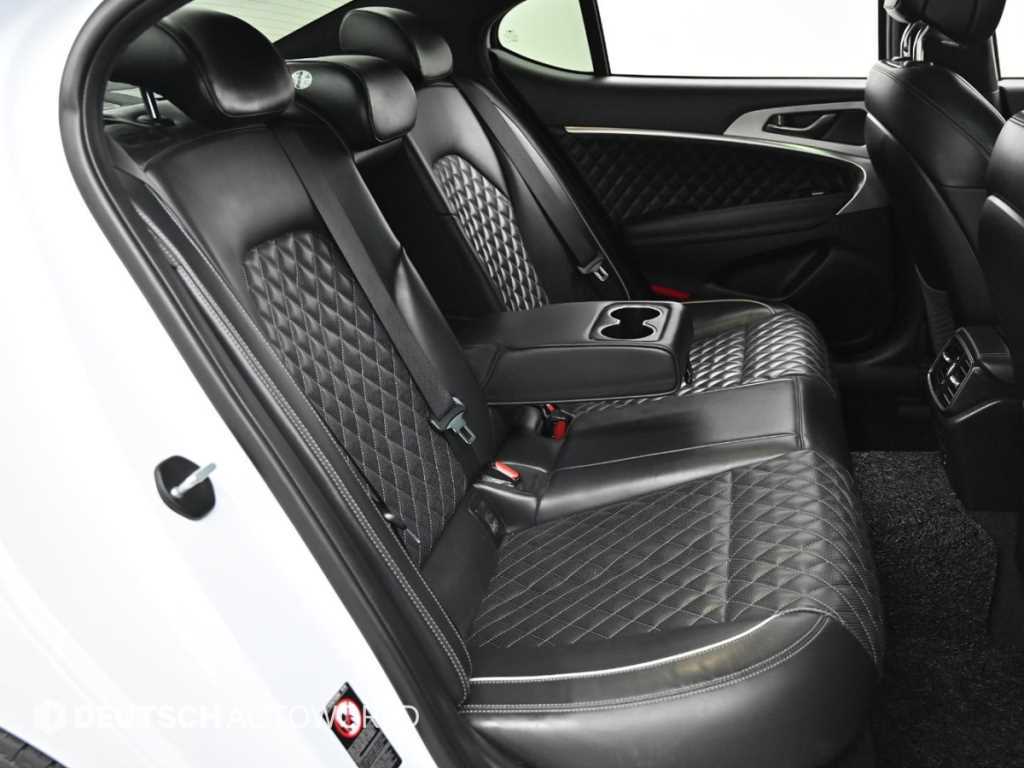 Genesis G70 - Vista 12