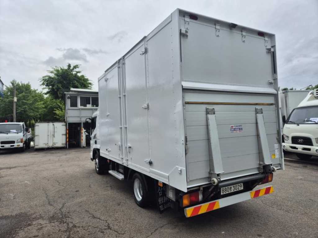 medium and large cargo truck - Vista 4