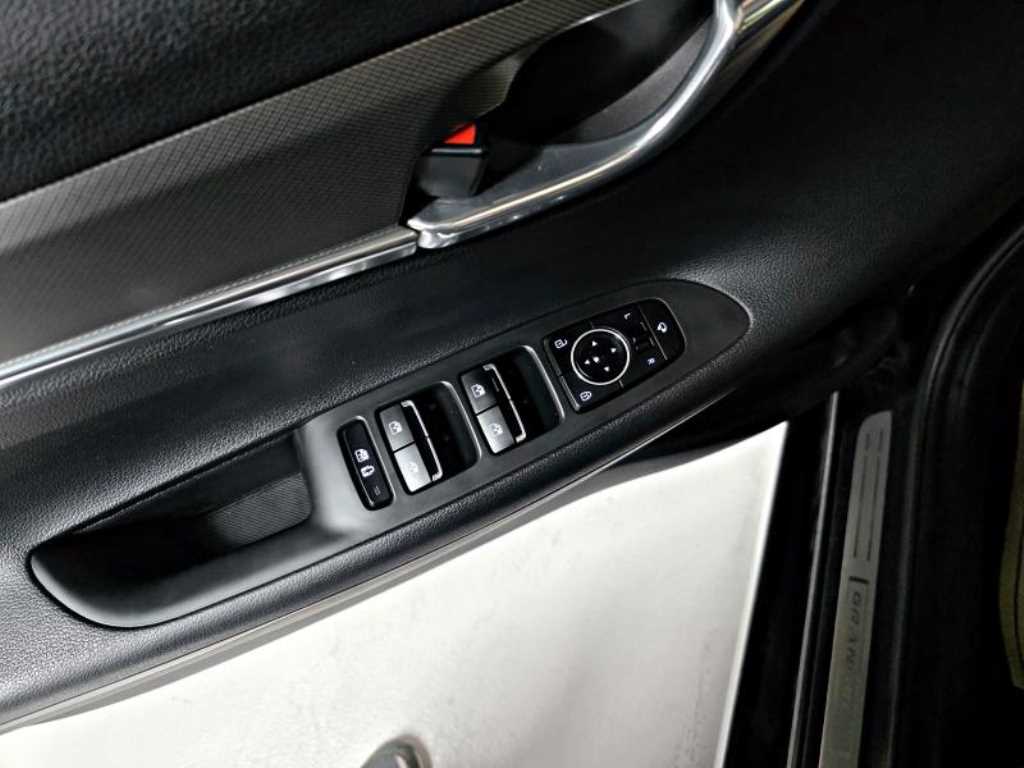 HYUNDAI Grandeur - Vista 11