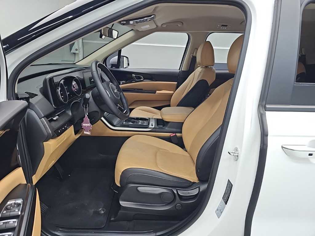 KIA Carnival - Vista 11