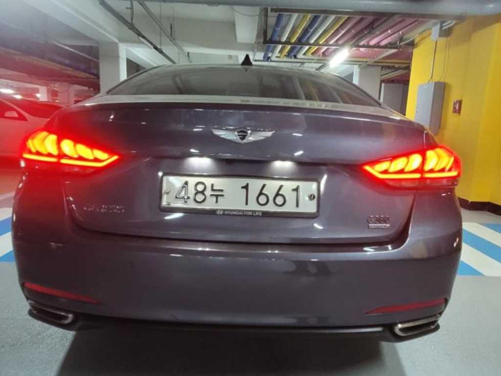HYUNDAI Genesis - Vista 2