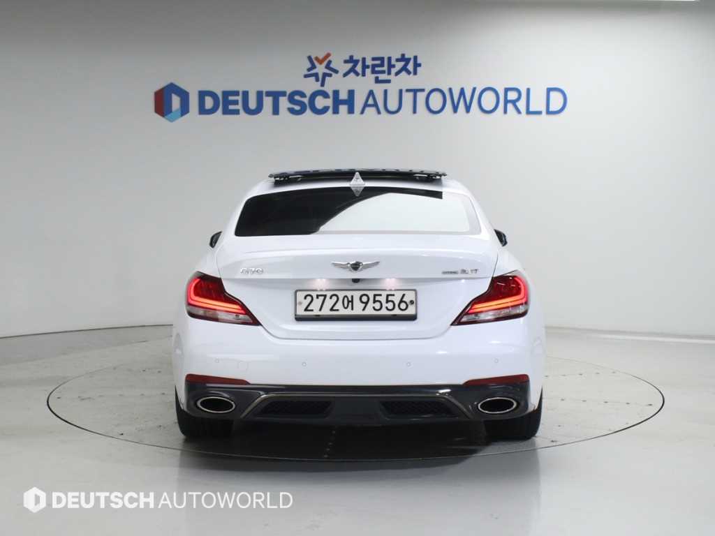 Genesis G70 - Vista 4