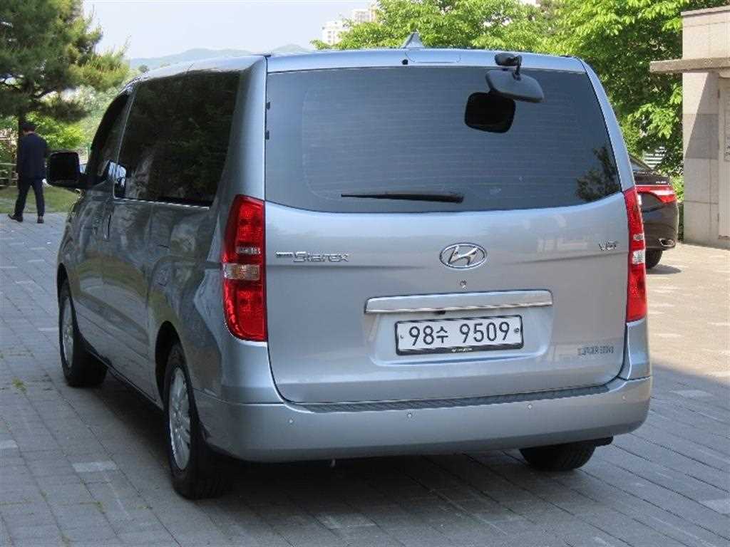 HYUNDAI Starex - Vista 4