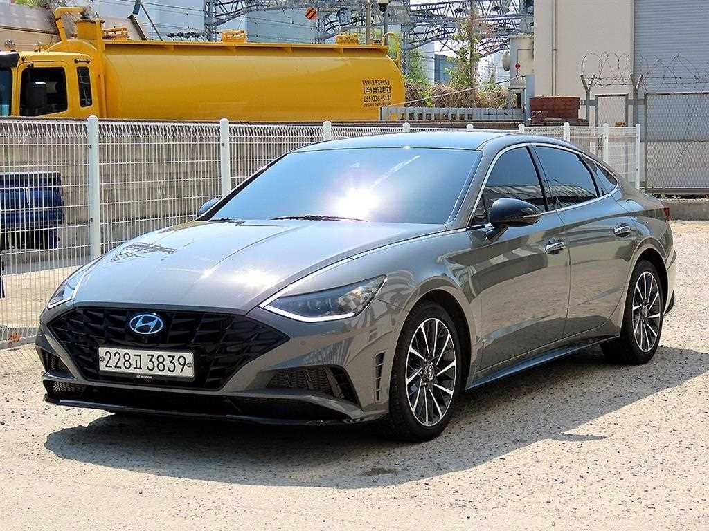 HYUNDAI Sonata - Vista 2