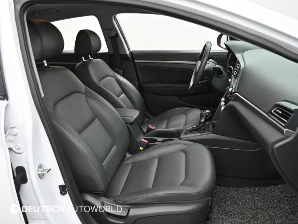 HYUNDAI Avante - Vista 10