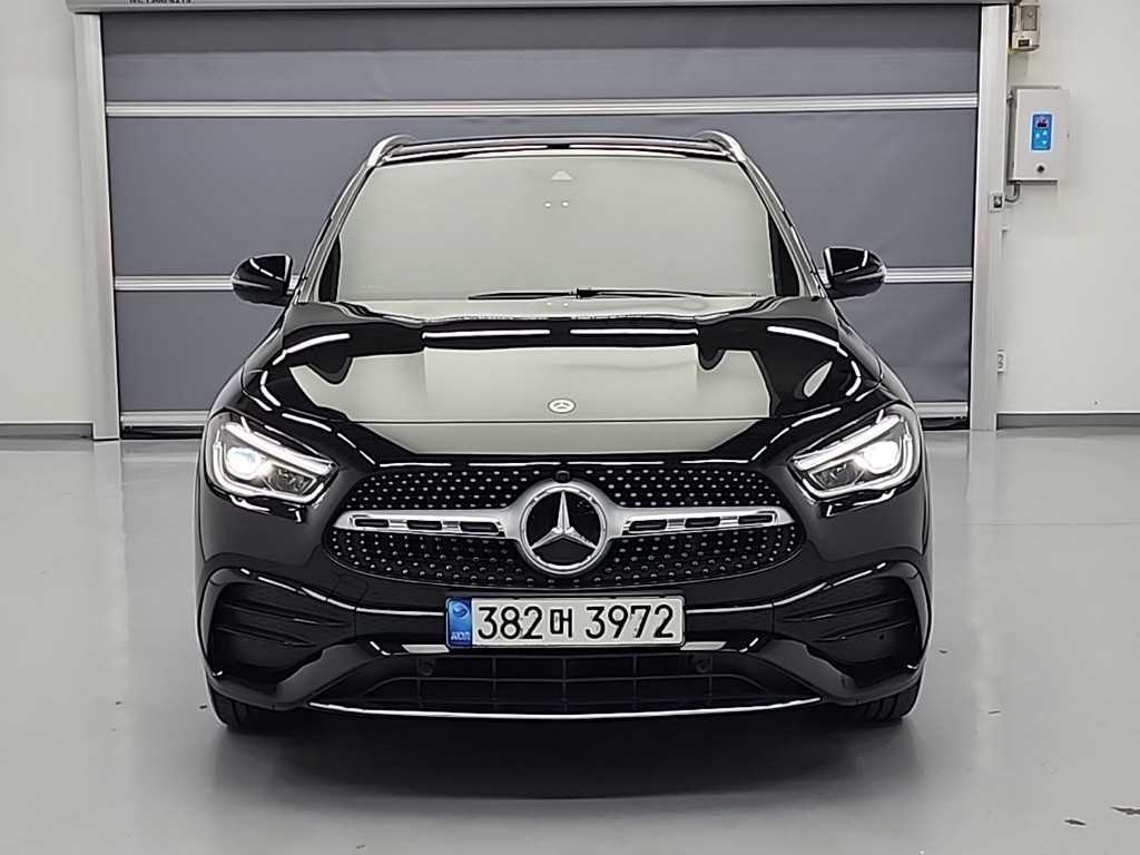 Mercedes Benz GLA Class - Vista 2