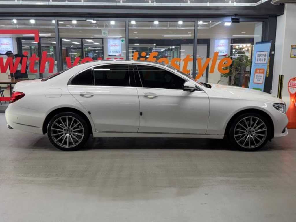 Mercedes Benz E class - Vista 3