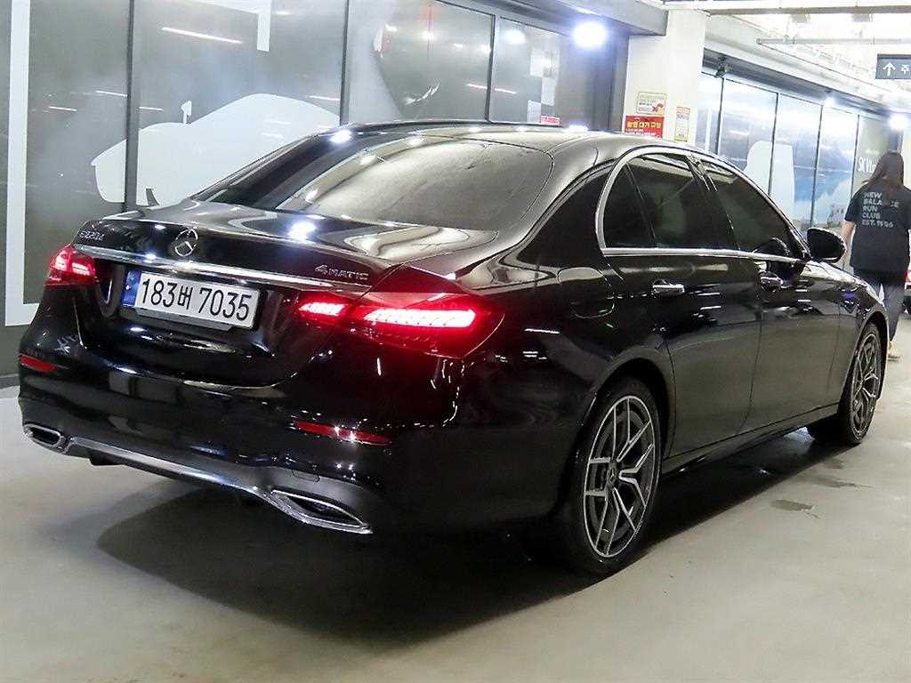 Mercedes Benz E class - Vista 4