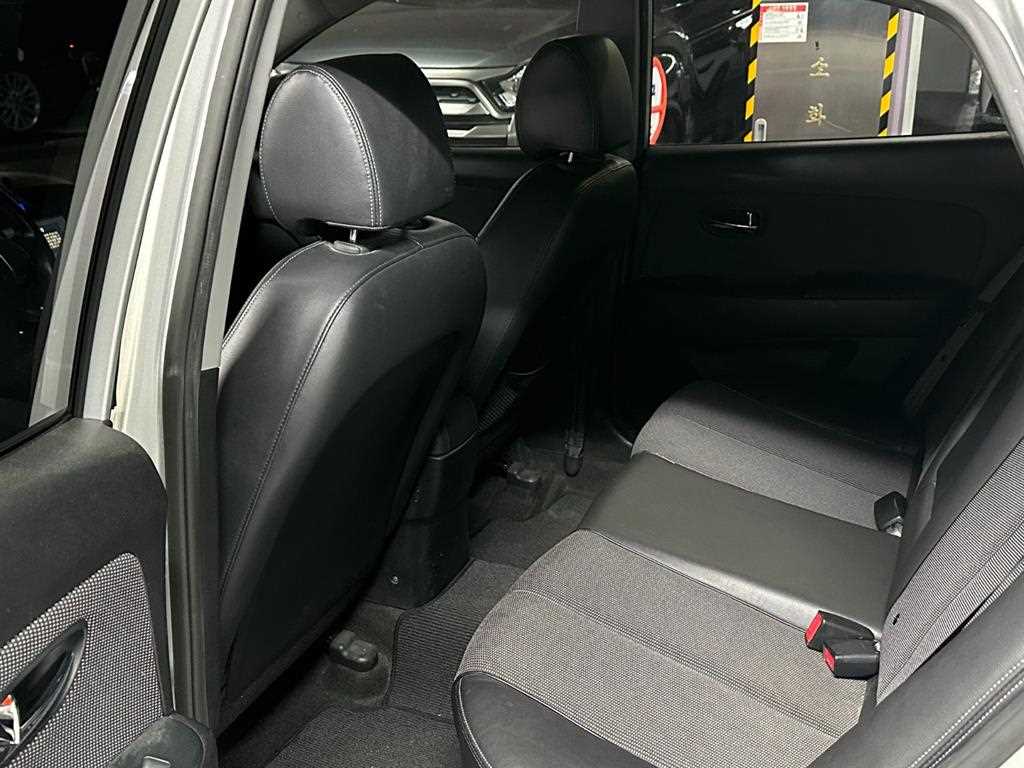 HYUNDAI Avante - Vista 10