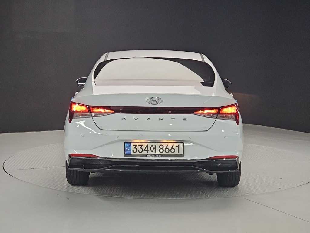 HYUNDAI Avante - Vista 3