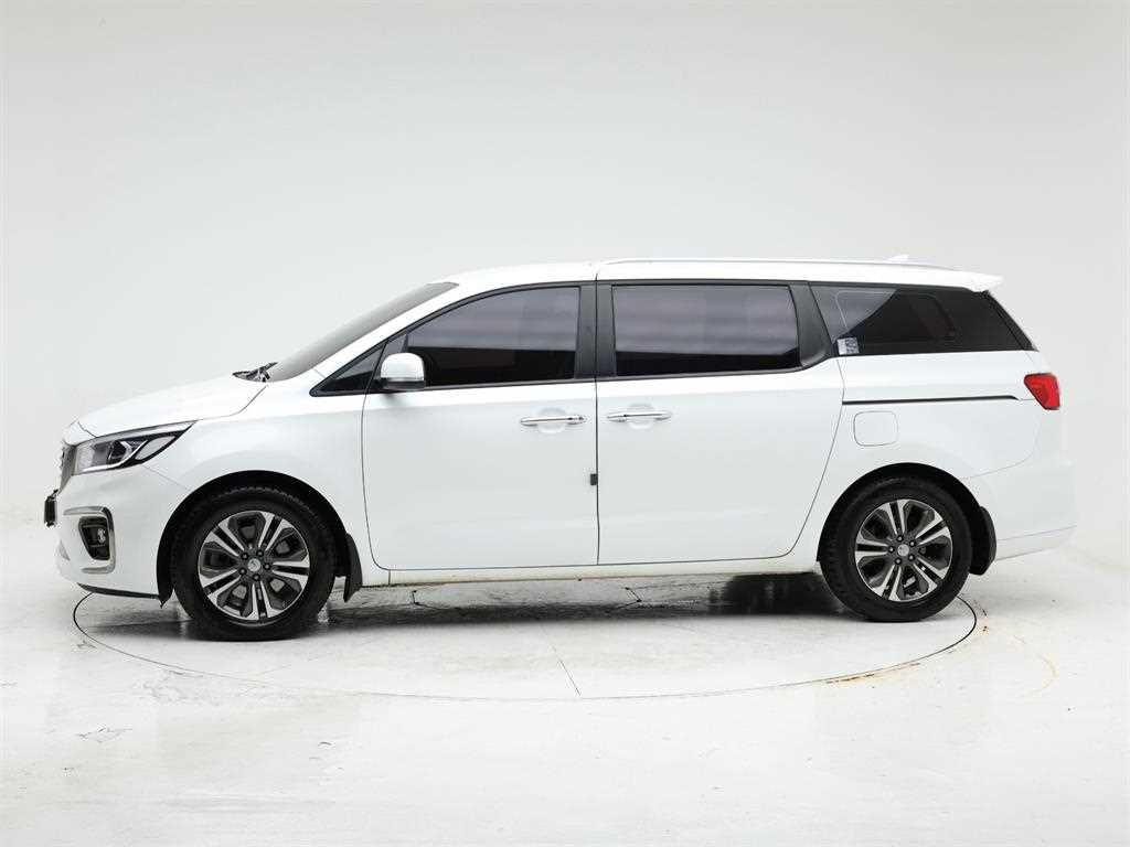 KIA Carnival - Vista 3