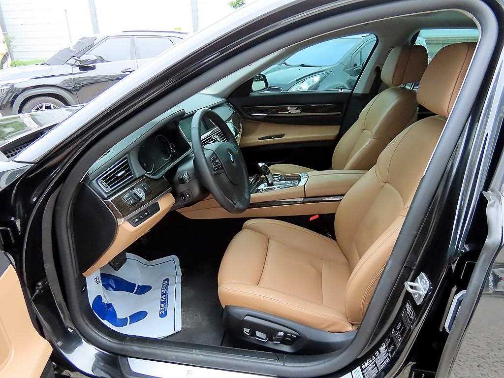BMW 7 Series - Vista 5