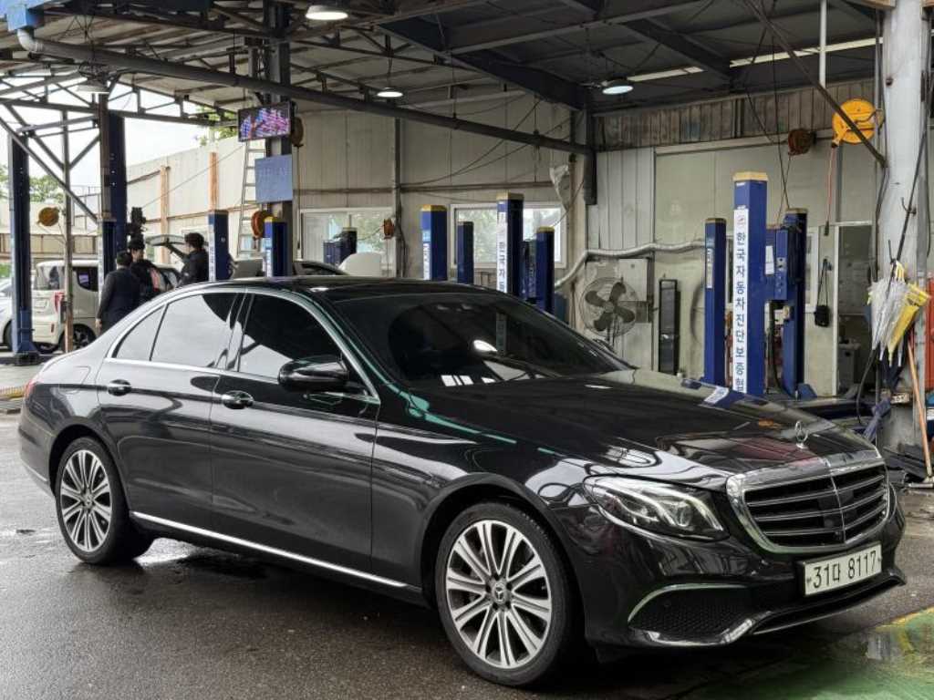 Mercedes Benz E class - Vista 4