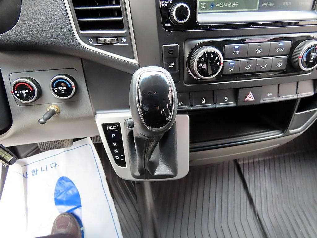 HYUNDAI Solati - Vista 11