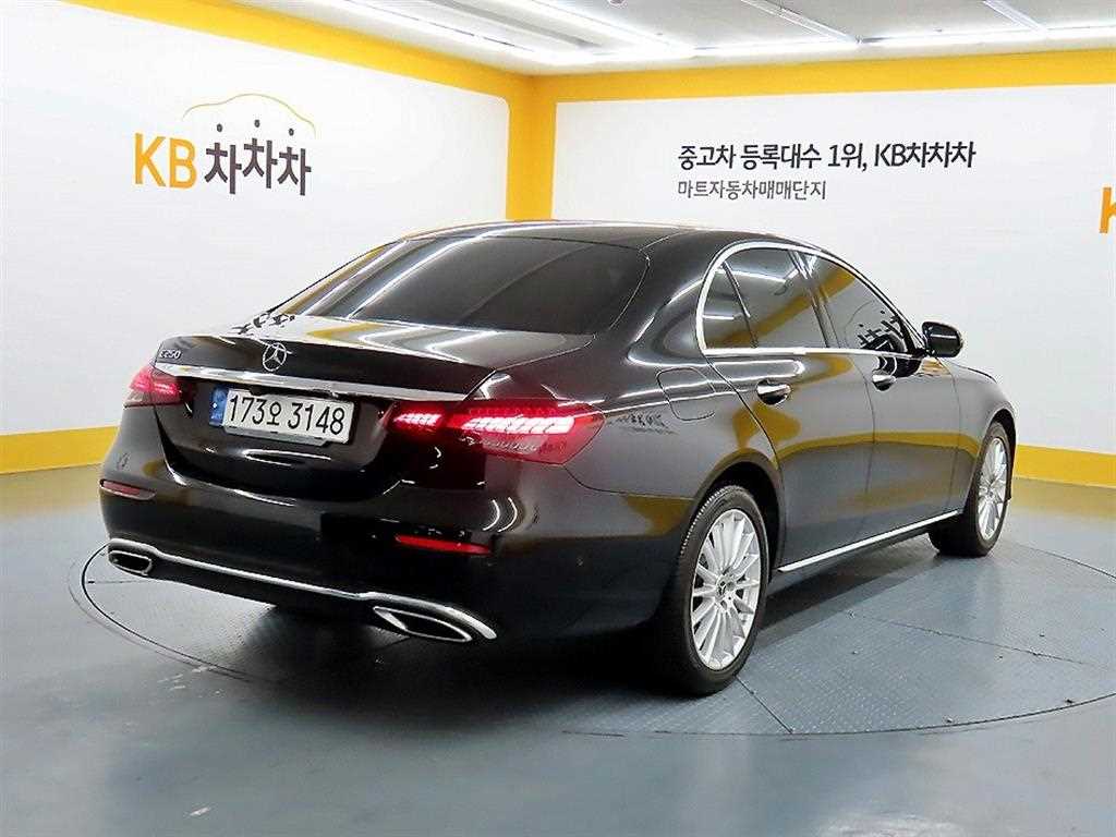 Mercedes Benz E class - Vista 4