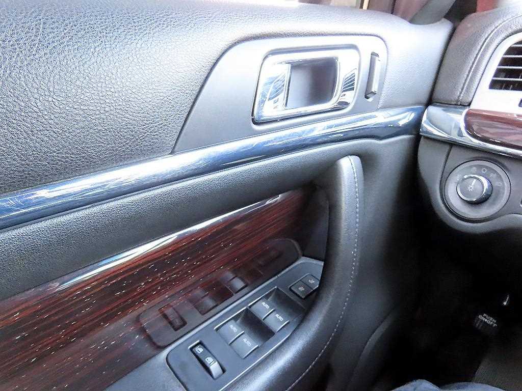 Lincoln MKS - Vista 11