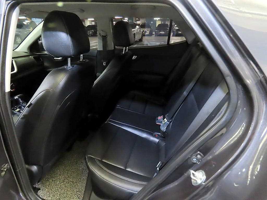 KIA Stonic - Vista 7