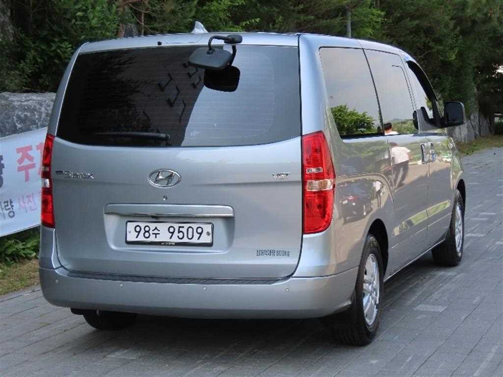 HYUNDAI Starex - Vista 3