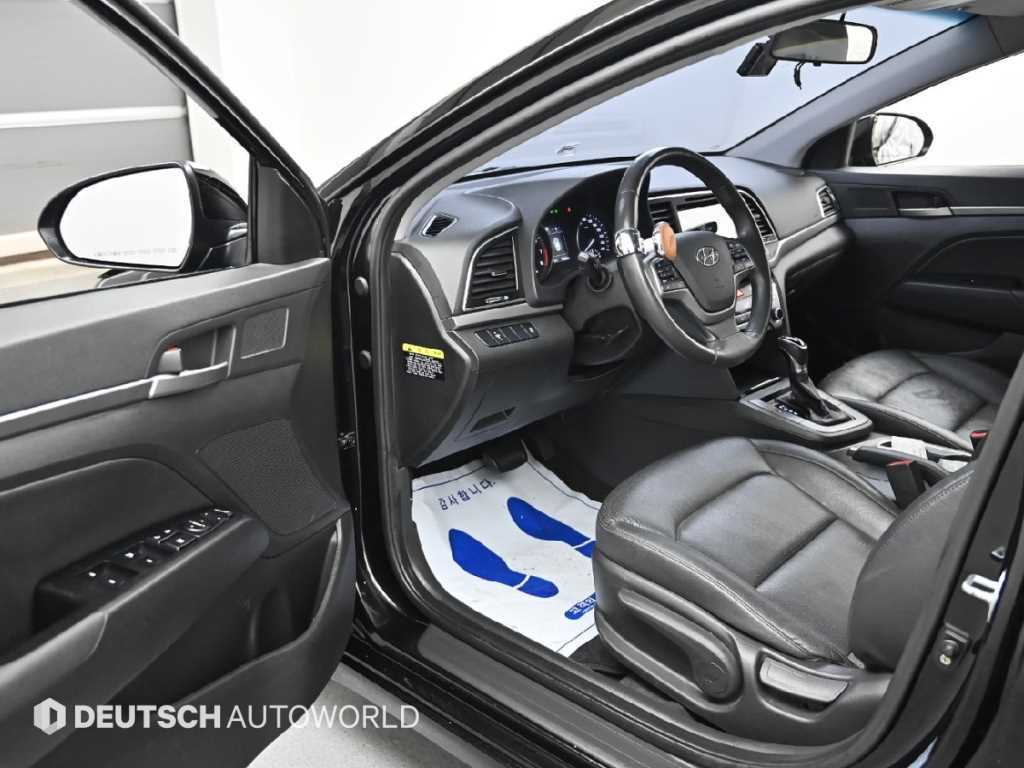 HYUNDAI Avante - Vista 11