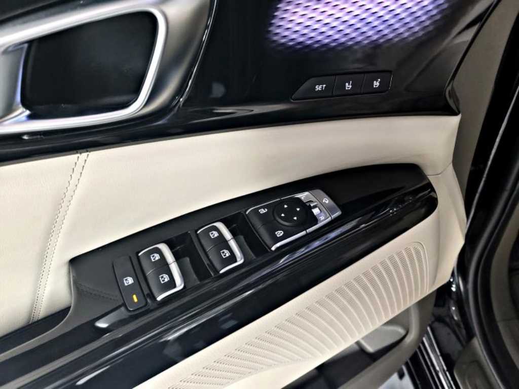 KIA Carnival - Vista 11