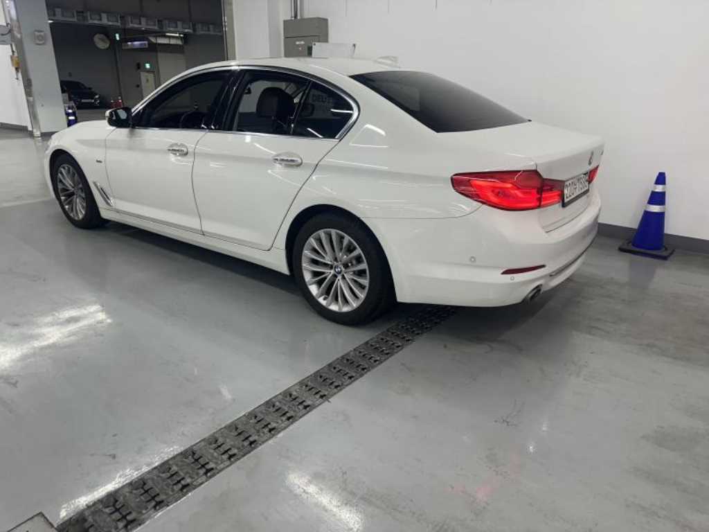 BMW 5 Series - Vista 4