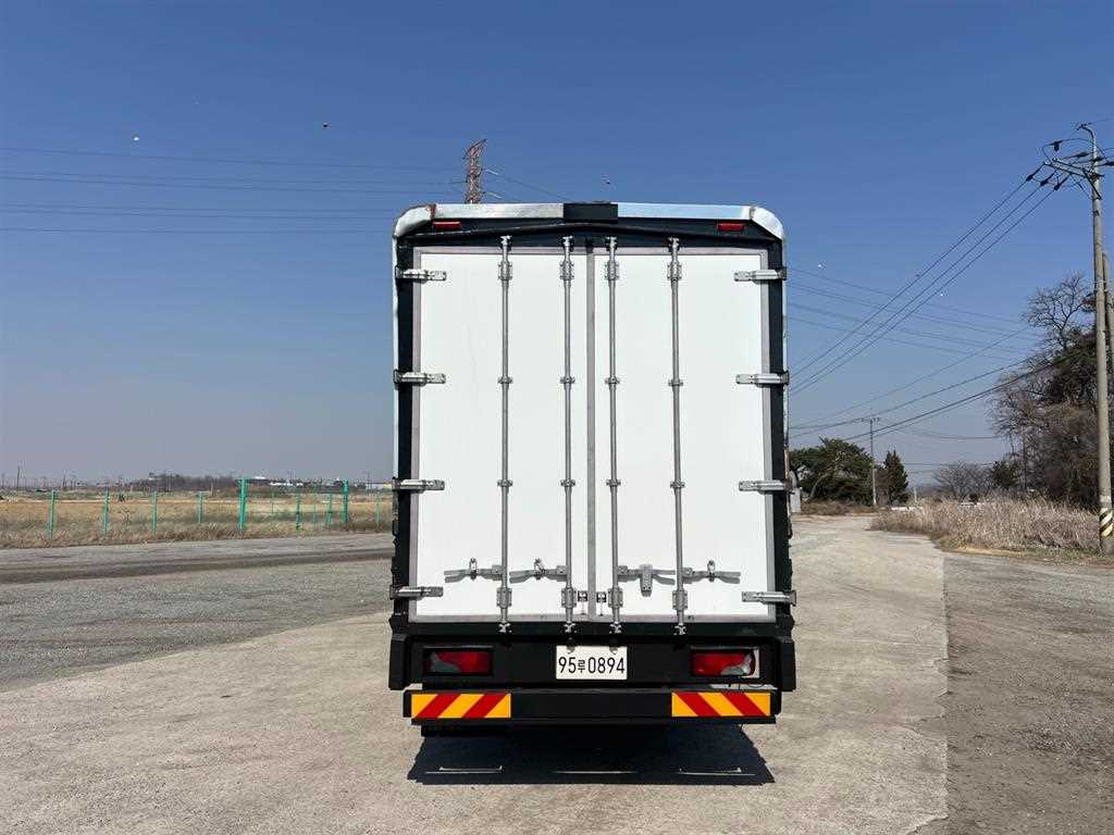 medium and large cargo truck - Vista 6