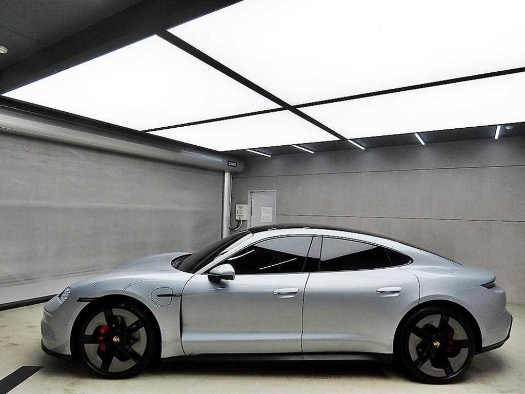 Porsche Taycan - Vista 4
