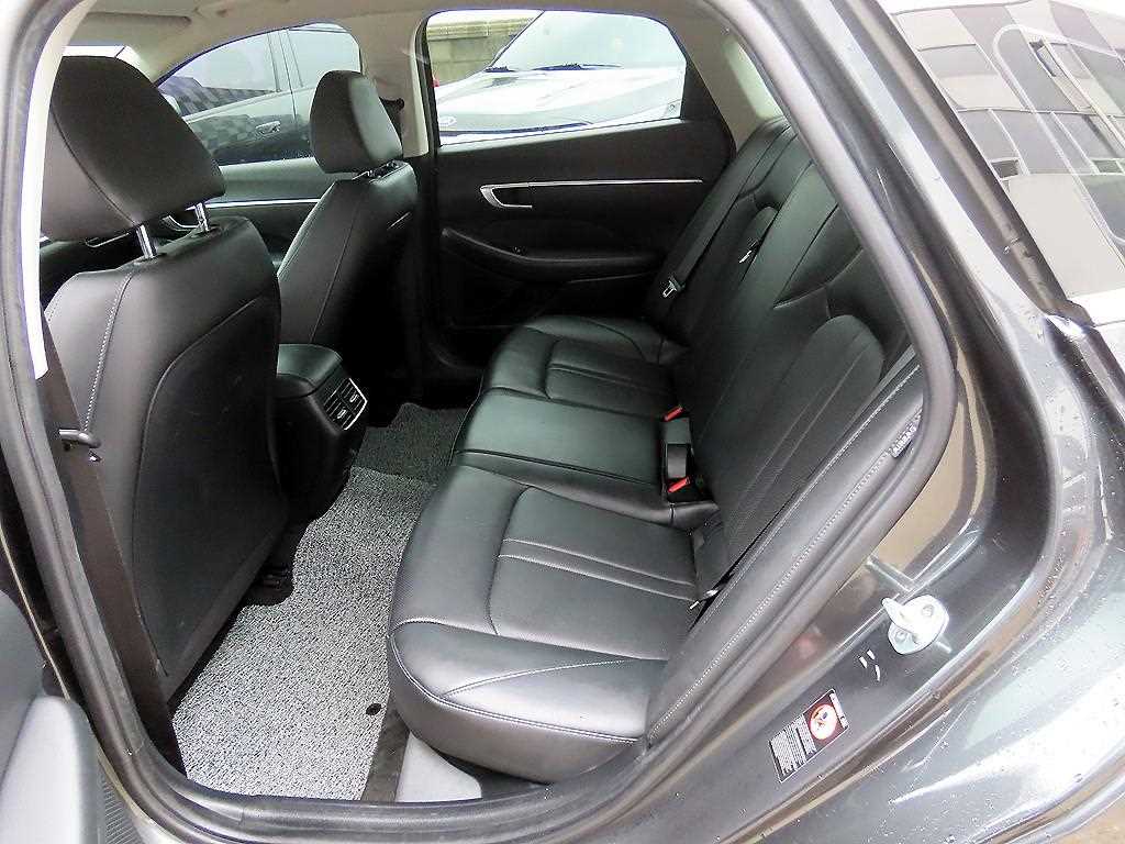 HYUNDAI Sonata - Vista 6