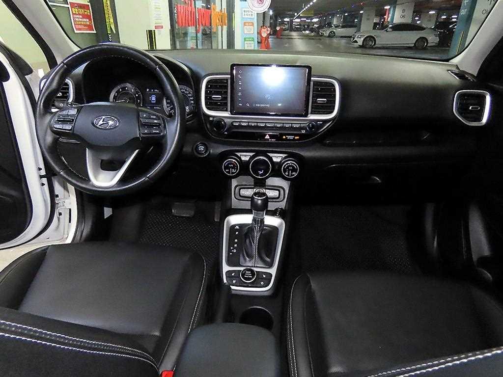 HYUNDAI Venue - Vista 10