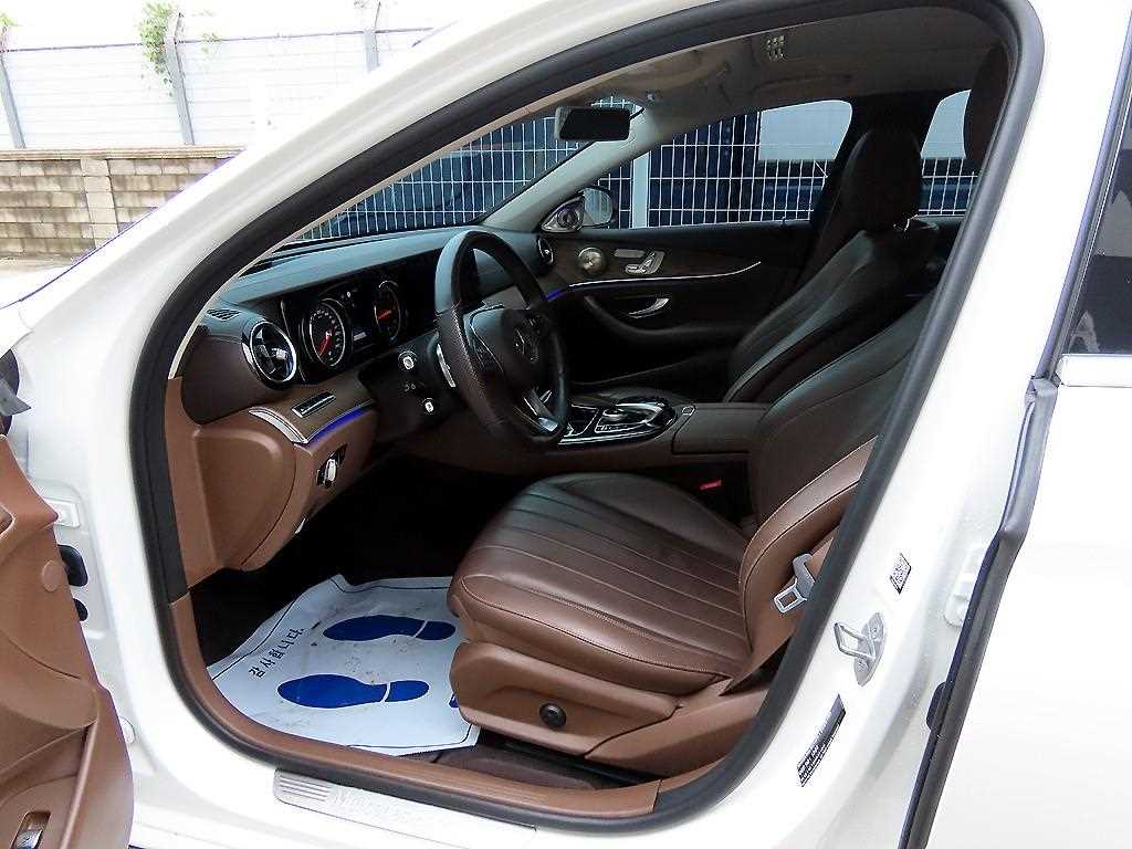 Mercedes Benz E class - Vista 5