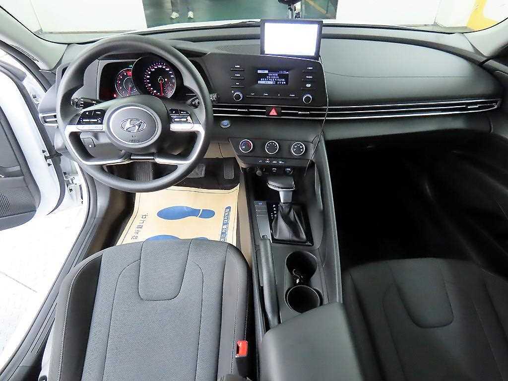 HYUNDAI Avante - Vista 7