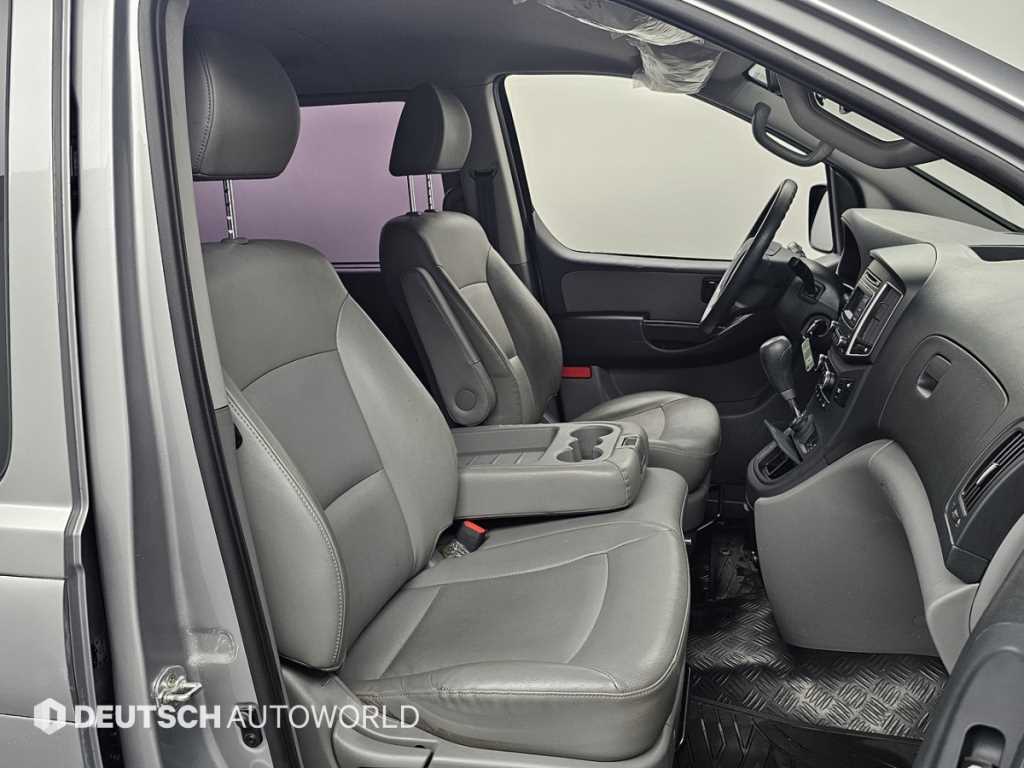 HYUNDAI Starex - Vista 10