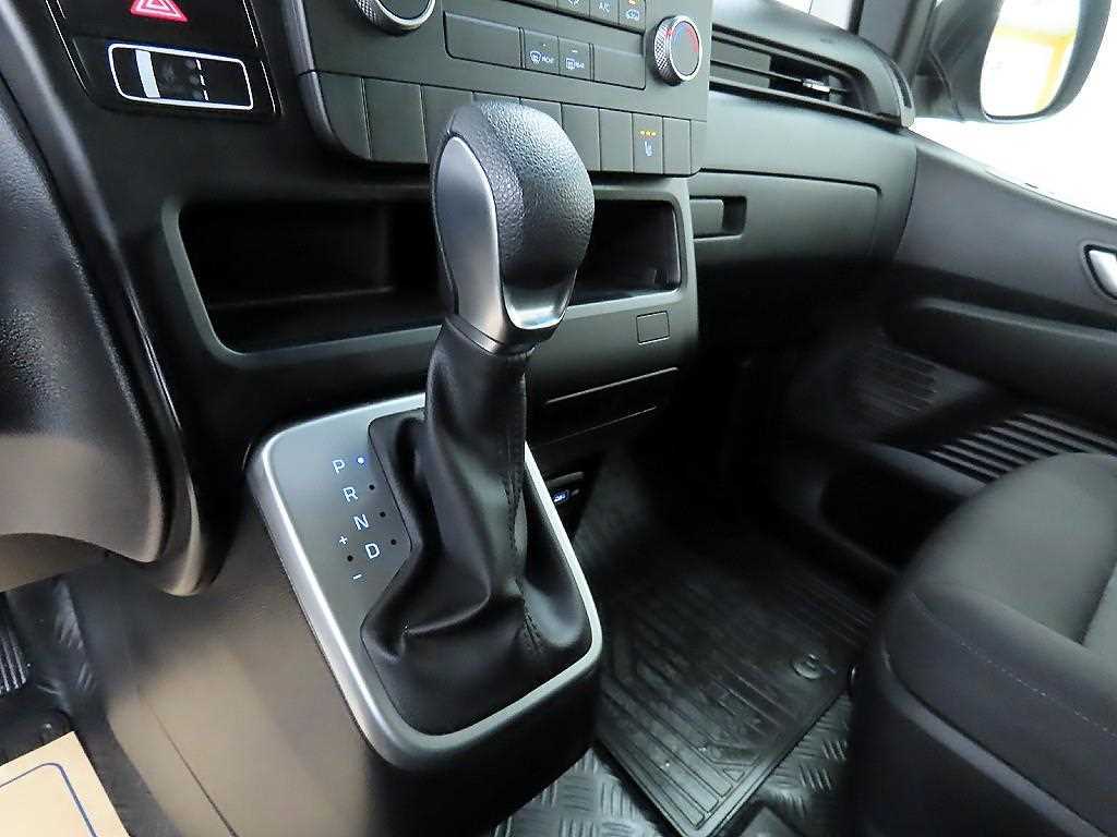 HYUNDAI Staria - Vista 10