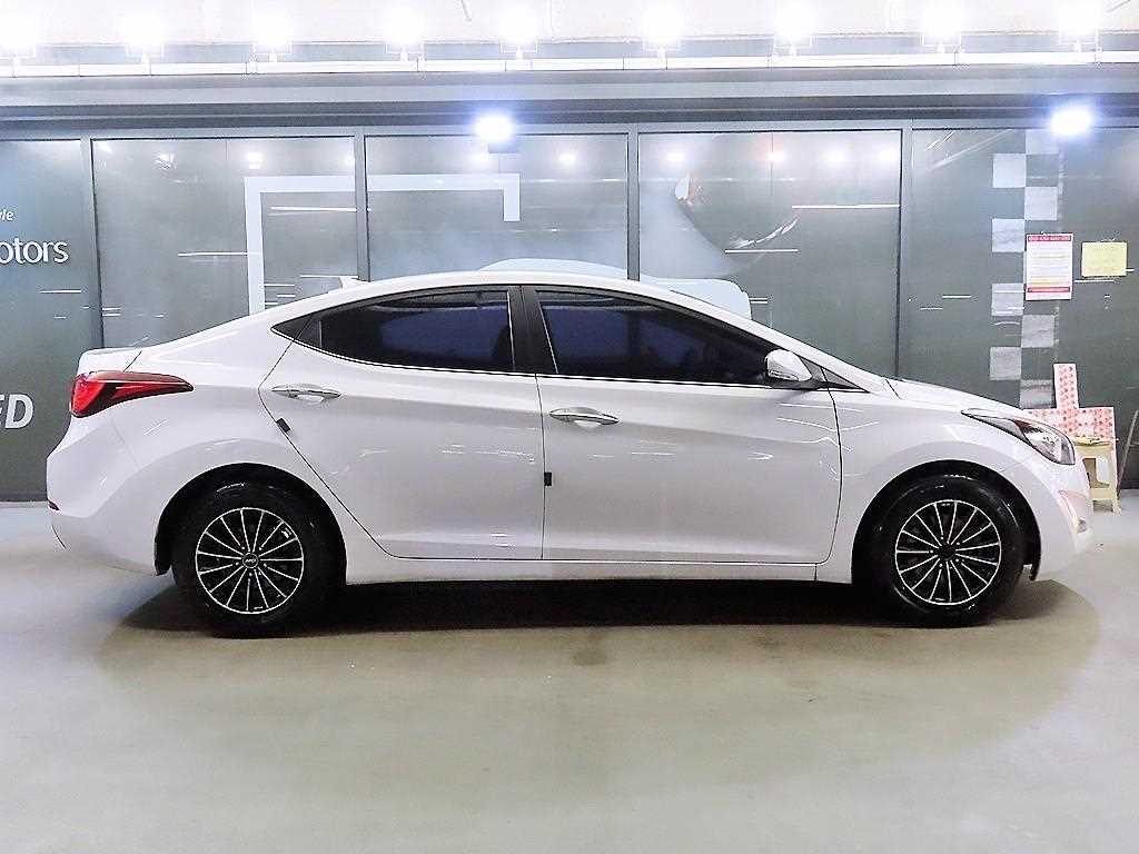 HYUNDAI Avante - Vista 6