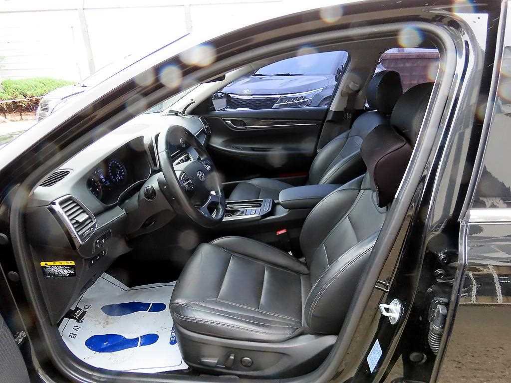 HYUNDAI Grandeur - Vista 5