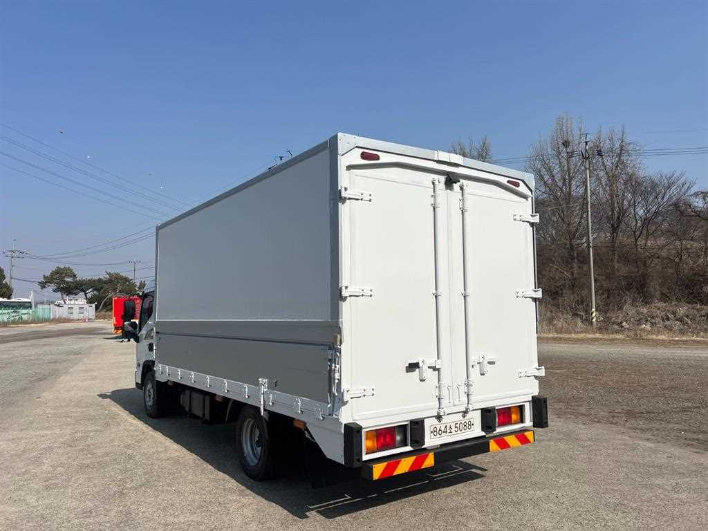 medium and large cargo truck - Vista 3