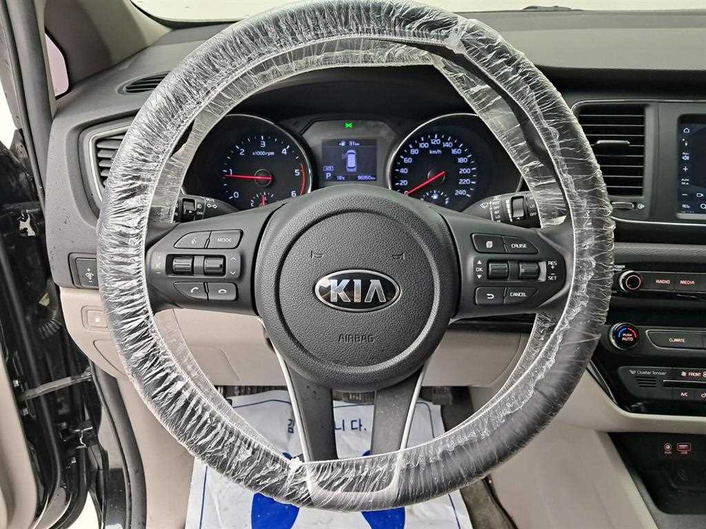 KIA Carnival - Vista 7