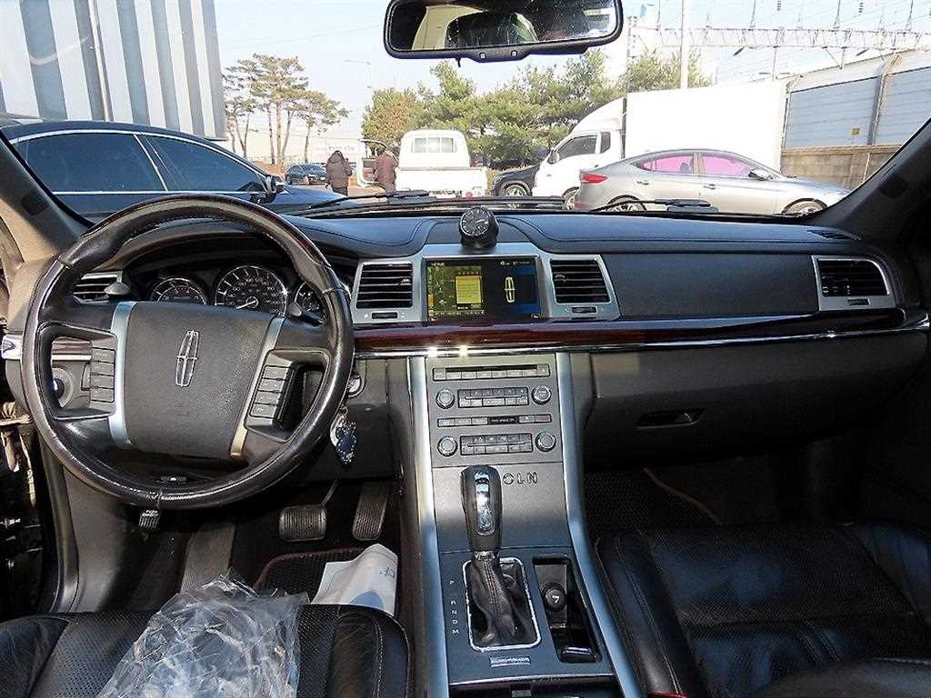 Lincoln MKS - Vista 7