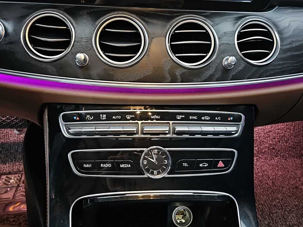 Mercedes Benz E class - Vista 10