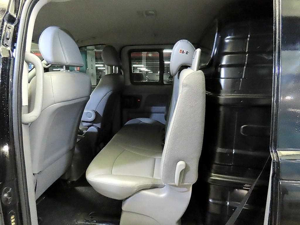 HYUNDAI Starex - Vista 7